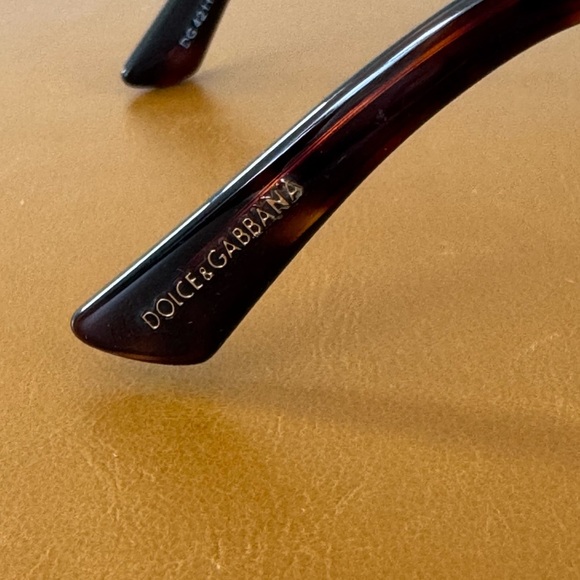 Dolce & Gabbana Cat-Eye Gradient Brown Sunglasses With Golden Filigree‎ Arms - Picture 8 of 16